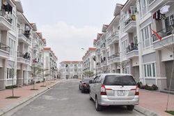 Giá biệt thự và nhà liền kề tăng nóng tại nhiều địa phương