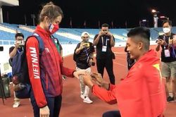 Ngôi sao Việt Nam giành HCV SEA Games 31, cầu hôn bạn gái giữa Mỹ Đình
