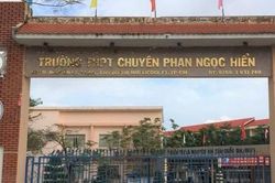 Kỷ luật hiệu phó trường chuyên bắt học sinh ăn thức ăn đã quăng vào thùng rác