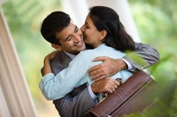 Chúng ta lịch sự với người lạ nhưng lại quá khắt khe với người thân