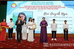 Tuyên dương, khen thưởng học sinh và giáo viên có thành tích cao