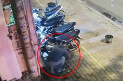 Trộm bẻ khóa xe máy, cắt dây xích trong 20 giây