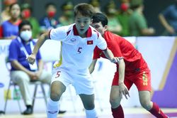 Futsal nữ Việt Nam thăng hoa với cầu thủ sân cỏ