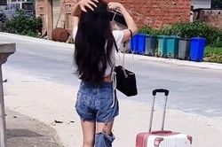 Mặc jean cá tính về làng, thiếu nữ bị chê 'hư', phản cảm