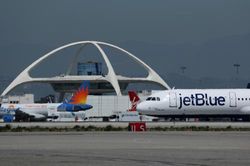 JetBlue Airlines thúc đẩy kế hoạch mua lại đối thủ Spirit Airlines