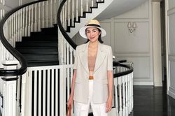 'Mẹ bỉm' Hà Tăng khoe ảnh mới khiến Minh Hằng trầm trồ ngưỡng mộ: 'Như chưa hề có cuộc sinh nở nào'
