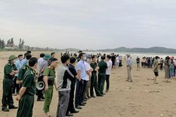Lao xuống biển cứu em trai, cả hai mất tích