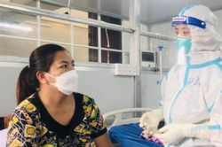 Số ca Covid-19 tại Hà Nội giảm mạnh, còn hơn 400 ca trong 24 giờ qua
