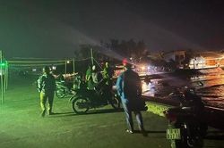 Khoảnh khắc nghẹt thở cứu nam sinh đuối nước khi tắm biển ở khu vực có vòng xoáy