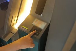Trải nghiệm rút tiền bằng CCCD gắn chip
