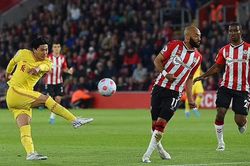 Klopp ví đội hình Liverpool như 'xe Ferrari' sau cuộc lội ngược dòng Southampton