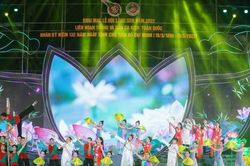 Trang trọng khai mạc Lễ hội Làng Sen 2022