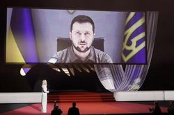 Tổng thống Ukraine Zelenskyy bất ngờ phát biểu tại Liên hoan phim Cannes