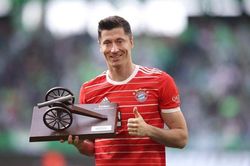 Lewandowski giảm lương để gia nhập Barcelona