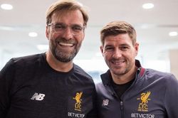 Đội trưởng Liverpool gọi nhờ Steven Gerrard ngáng đường Man City