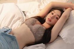 Diễn viên Quỳnh Kool khoe bộ ảnh diện nội y, bung cúc quần bị khán giả liên tưởng đến ảnh 'người lớn' của Nhật