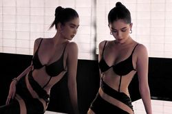 Diện đồ 'mặc như không mặc', Ngọc Trinh khiến khán giả mắt tròn mắt dẹt với đường cong như đường đua F1