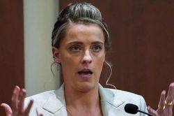 Em gái Amber Heard đã khai gì ở phiên tòa?