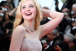 'Công chúa Hollywood' Elle Fanning tỏa sáng trên thảm đỏ Cannes