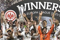 Frankfurt vô địch Europa League sau loạt đá 11m cân não