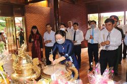 Phú Yên: Dâng hương kỷ niệm 132 năm Ngày sinh Chủ tịch Hồ Chí Minh