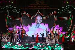Khai mạc Lễ hội Làng Sen