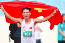 Hoàng Nguyên Thanh giành HCV marathon nam đầu tiên cho Việt Nam