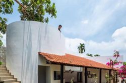 Nhà cấp 4 mái ngói theo phong cách Tây Nguyên đẹp như tranh vẽ