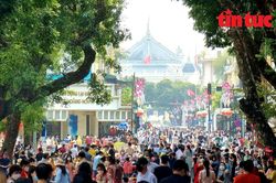 Từ 27/5: Cấm mang vật nuôi, loa công suất lớn vào phố đi bộ Hồ Gươm
