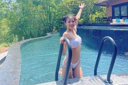Bà xã Phan Mạnh Quỳnh 'hồi teen' với loạt ảnh diện bikini nhí nhảnh