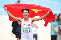 Hoàng Nguyên Thanh mang về HCV đầu tiên trong lịch sử cho marathon Việt Nam