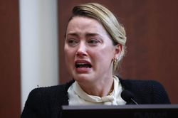 Huấn luyện viên diễn xuất phủ định Amber Heard đang 'diễn kịch'