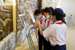 Triển lãm ảnh chủ đề 'Chủ tịch Hồ Chí Minh với Quốc hội'