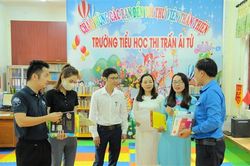 Khánh thành công trình 'Không gian đọc sách, sinh hoạt đội' và trao 'Tủ sách cho em'