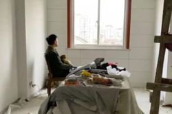 Người đàn ông mắc kẹt trong căn hộ trống suốt 50 ngày do Covid-19