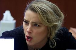 Johnny Depp mô tả hôn nhân với Amber Heard là cơn đau không dứt