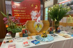 Trưng bày trên 3.000 cuốn sách, tài liệu, ảnh quý về Bác Hồ