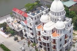 Ngỡ ngàng lâu đài gỗ lim hơn 200 tỷ của đại gia Ninh Bình