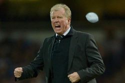 Erik Ten Hag cần đưa Steve McLaren về để mang 'tâm lý chiến thắng' cho Man Utd