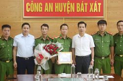 Bát Xát: Khen thưởng đột xuất lực lượng công an huyện tham gia bắt đối tượng mua bán trái phép chất ma túy