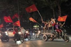 Tạm giữ 5 'quái xế' trong đêm U23 Việt Nam thắng Malaysia