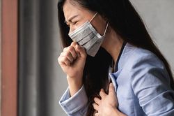 Hậu COVID-19: Dấu hiệu nào cảnh báo bạn cần sự trợ giúp y tế khẩn cấp?
