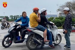 Chợ đen tràn ngập vé mời xem chung kết U23 Việt Nam, hét giá 'trên trời'