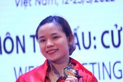Đô cử Phạm Thị Hồng Thanh giành HCV cử tạ hạng cân 64 kg