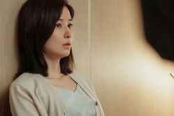 Chồng thân thiết với chị hàng xóm làm mẹ đơn thân, vợ muốn ly hôn khi biết được hành vi mờ ám giữa hai người
