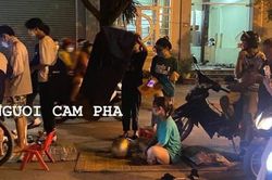 SEA Games 31: Người dân xếp hàng xuyên đêm chờ nhận vé Chung kết nữ Việt Nam - Thái Lan