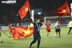 HLV Mai Đức Chung: 'Đời huấn luyện, chưa bao giờ thấy hạnh phúc như thế'