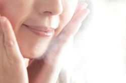 Siêu mẫu không có dấu hiệu lão hóa da ở tuổi 45