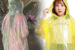 Sau Mai Phương Thúy, đến lượt Thùy Tiên được khen ngợi về trang phục lễ chùa dù phải mặc áo mưa