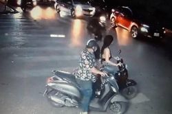 Truy tìm gã đàn ông sàm sỡ cô gái trên đường phố Hà Nội